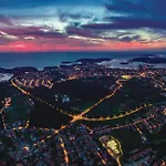 4 Bedroom Beautiful In
