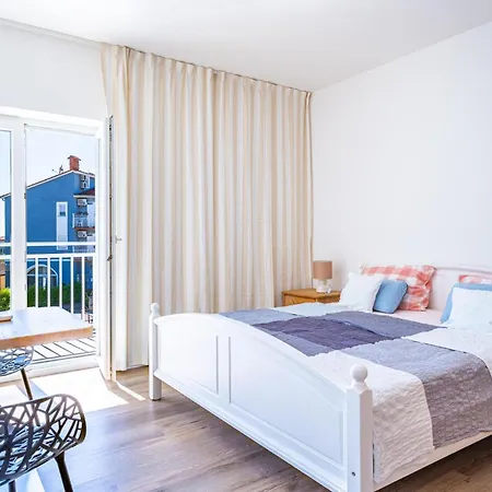 公寓 4 Bedroom Beautiful In 普拉