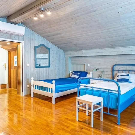Apartmán Beautiful In With Swimming Pool