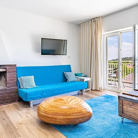 Beautiful Apartment In Pula With Swimming Pool *