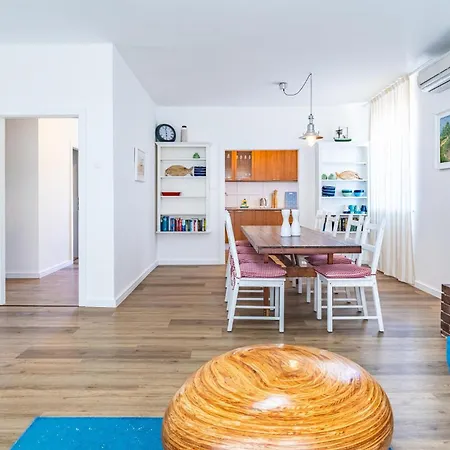 Beautiful Apartment In Pula With Swimming Pool