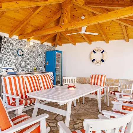 Апартаменти Beautiful In With Swimming Pool Пула