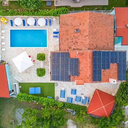 아파트 Beautiful Apartment In Pula With Swimming Pool 풀라
