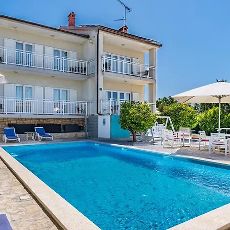 4 Bedroom Beautiful In