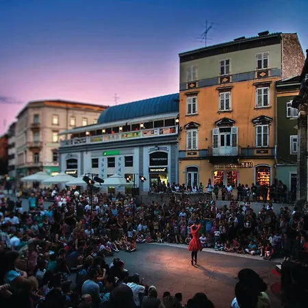 Stunning In With Wifi Póla