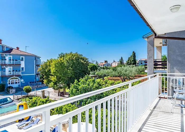 Stunning In With Wifi Apartment Pula
