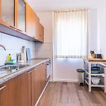 דירה 4 Bedroom Beautiful In